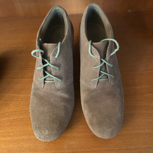 Clarks Shoes - Women’s Clarks Brown Suede Shoes, Size 8